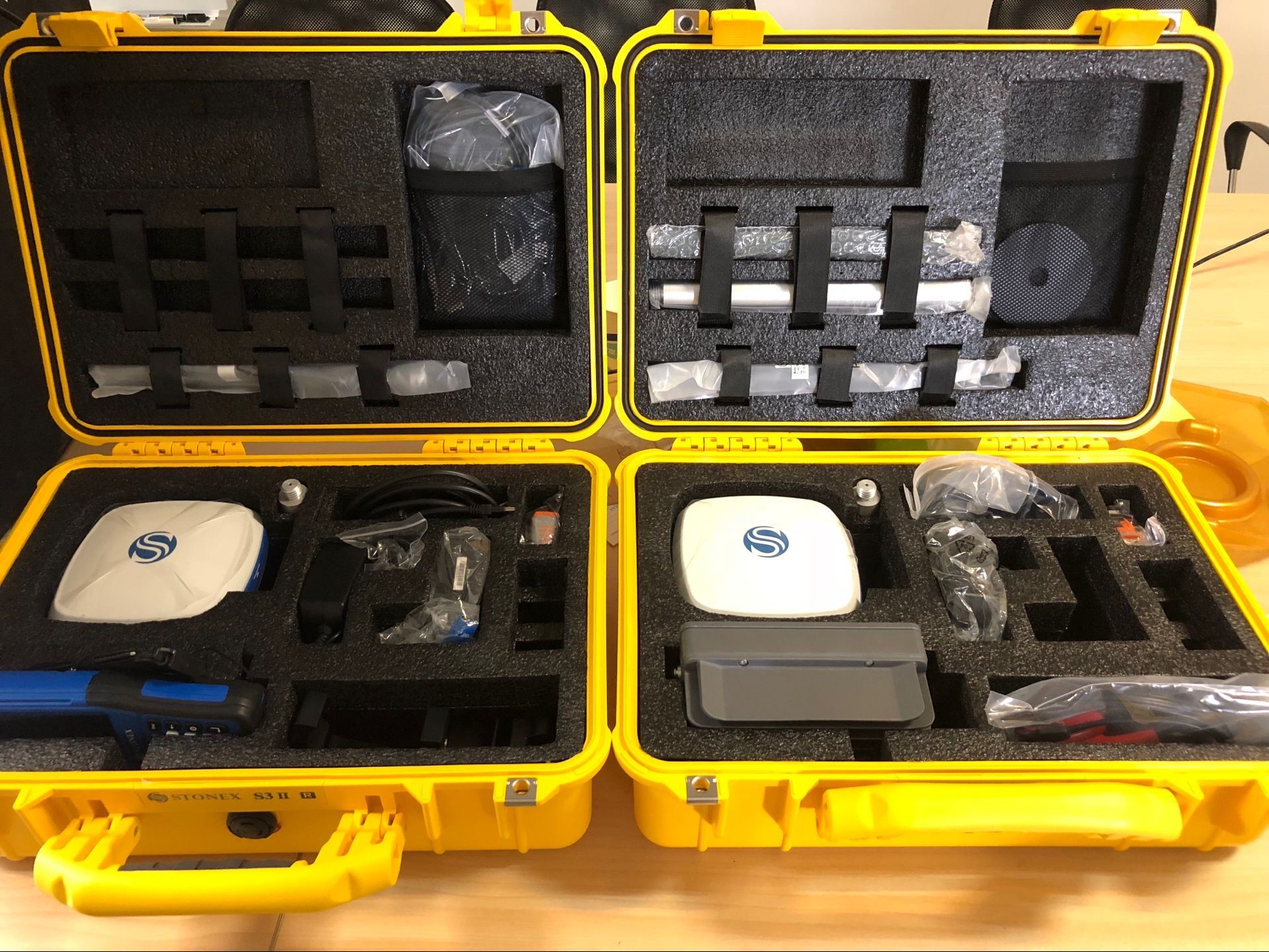 High Quality Stonex S3II GNSS receiver 555 channels GPS RTK - Image 2