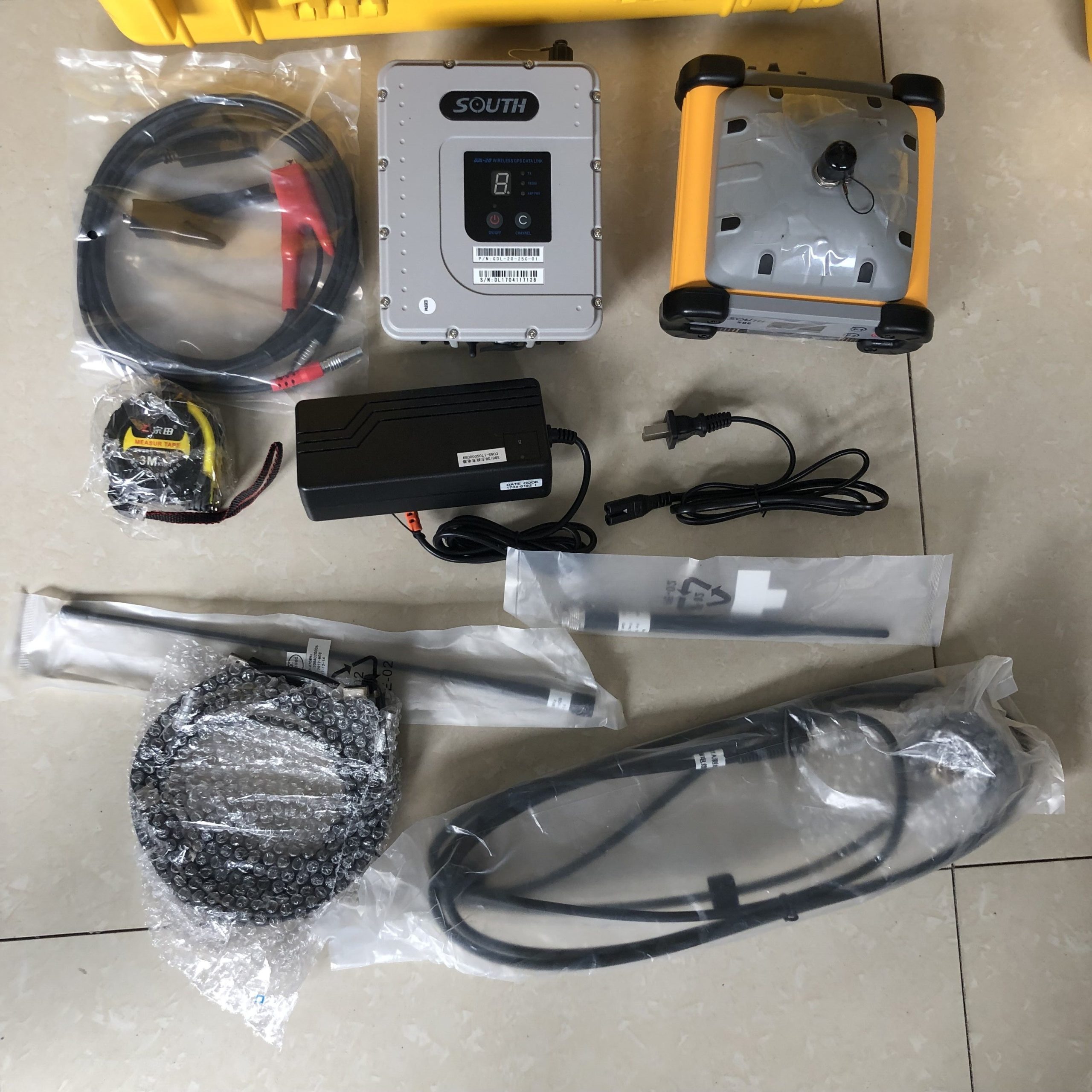 South S86 GPS GNSS RTK Receiver Surveying Instrument - Image 2