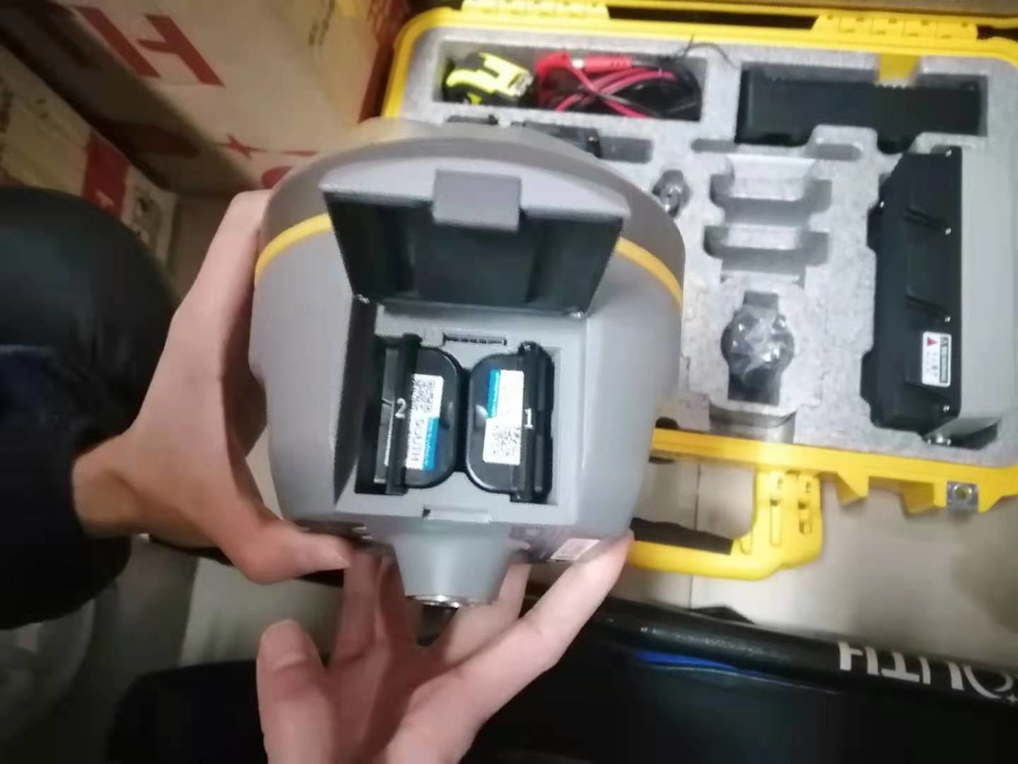 South Galaxy G1 Bluetooth Rtk Gps Receiver , 220 Channels Rtk Gnss System - Image 4